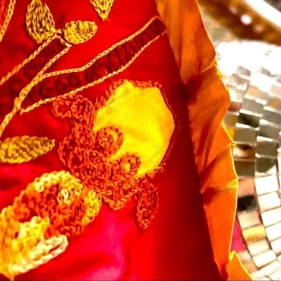 SILK FLORAL THROW PILLOW - Picture 3 of 3